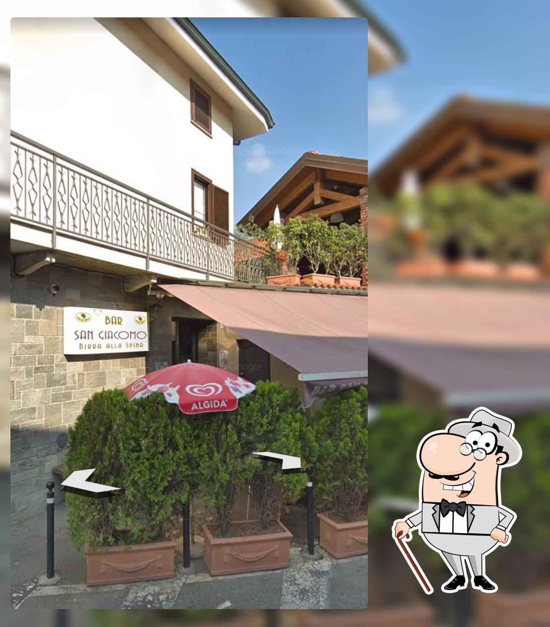 Puoi goderti l'aria fresca da seduto all'esterno di Bar S. Giacomo