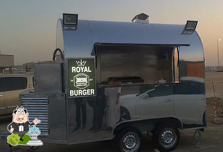 Check out how ROYAL BURGER looks outside