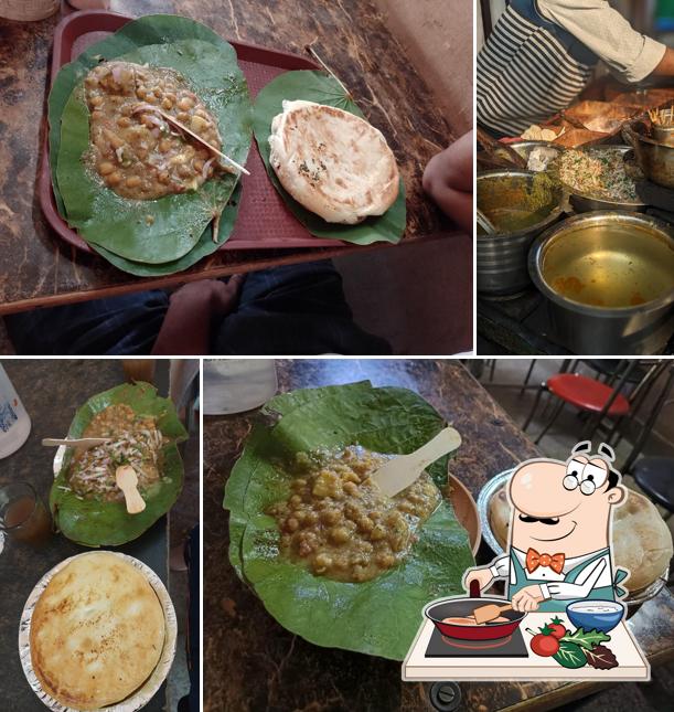 Chicken curry at Mangeram chole kulche