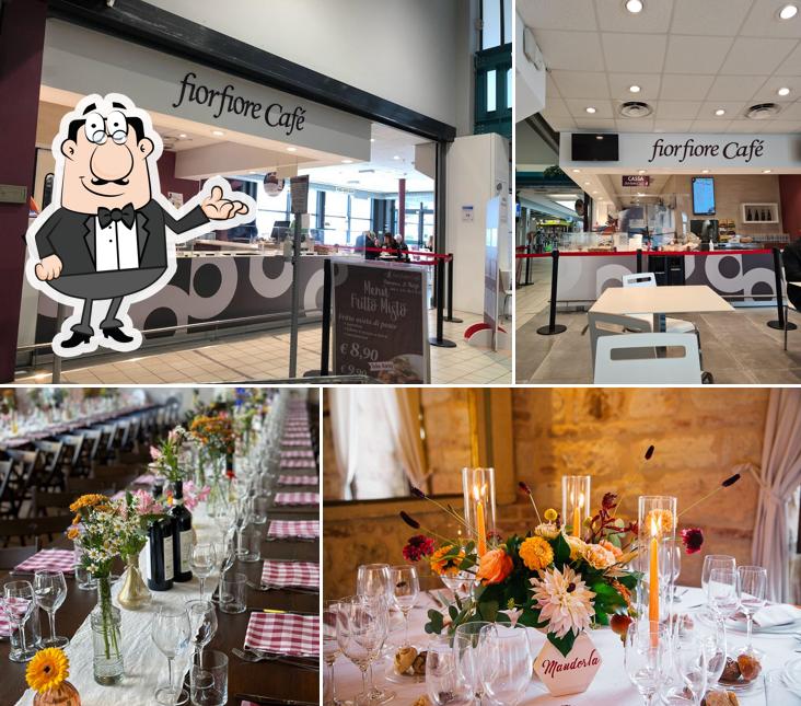Siediti a un tavolo di fiorfioreCafe