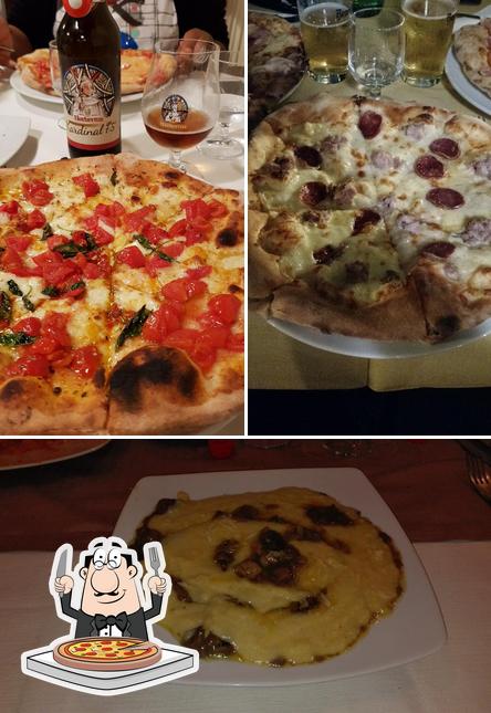 Scegli una pizza a Trattoria Pizzeria “Rosa”
