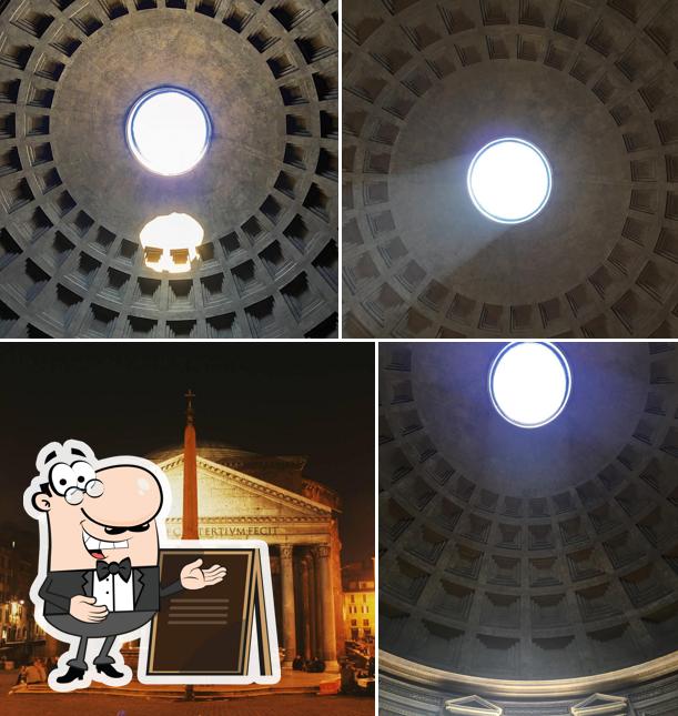 Goditi la vista dall'area esterna di Agrippa al Pantheon