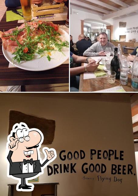 La interni e tavolo da pranzo del ristorante