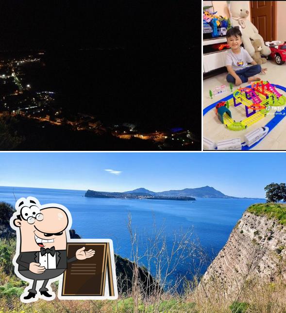 Goditi la vista dagli esterni di HappyHours Bacoli
