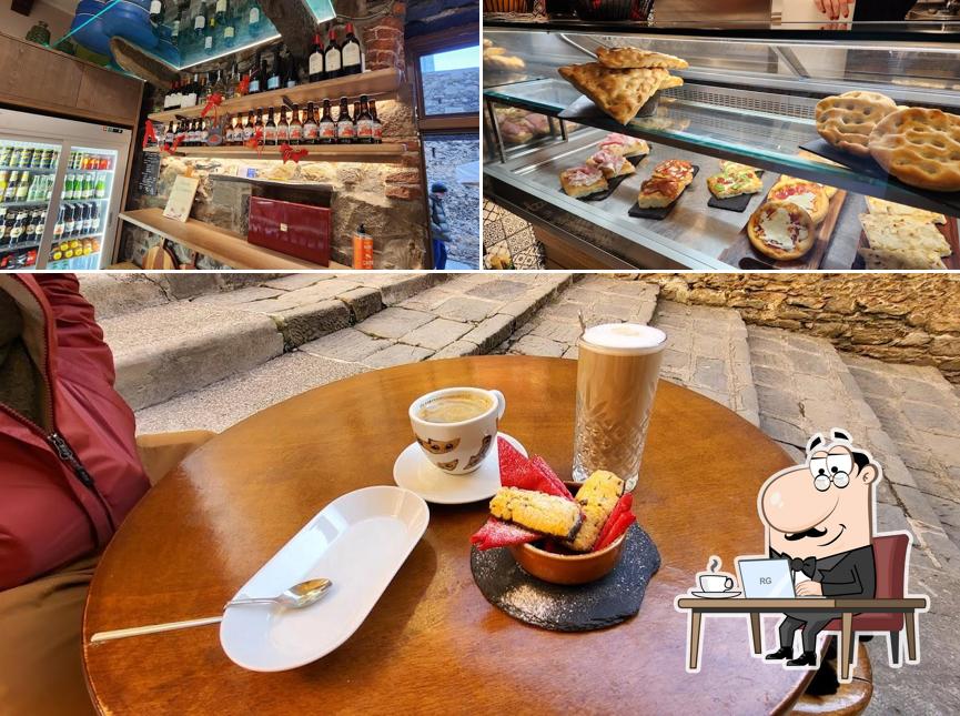 La interni e cibo del ristorante