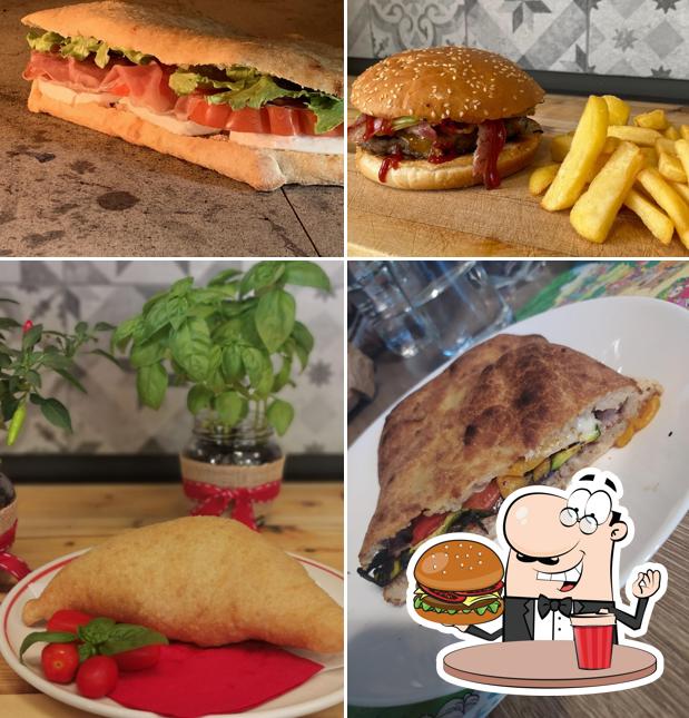 Prova un hamburger a L'ANGOLO DELLA PIZZA