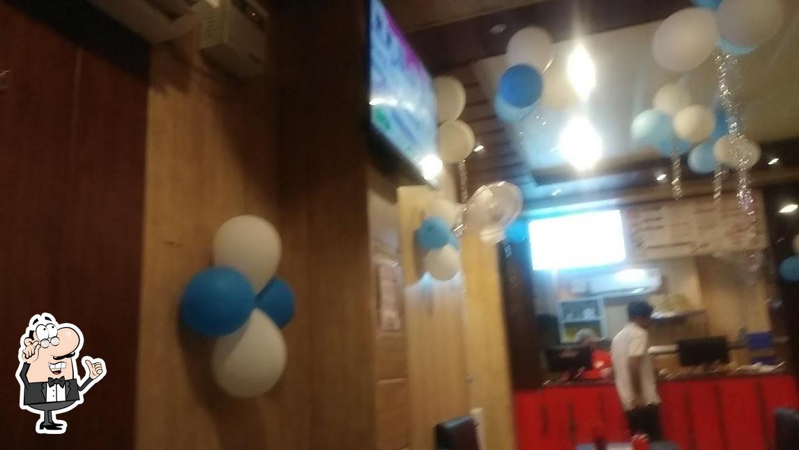 The interior of Trozan pizza