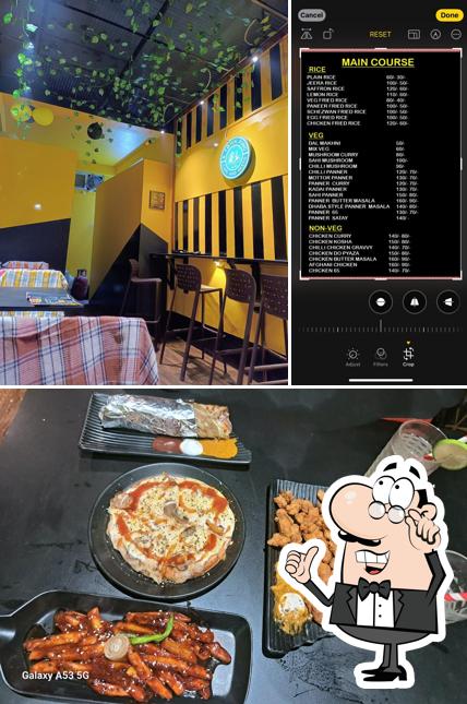 The picture of B- TOWN KING’s interior and food