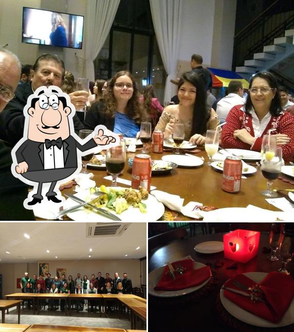 Sente em uma das mesas no Restaurante e Pizzaria Don Genuíno