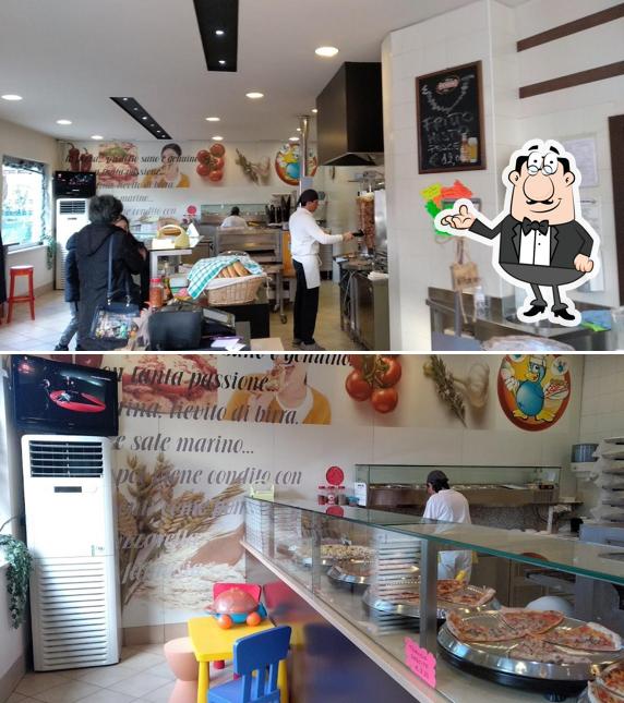 Siediti a un tavolo di Kejepi