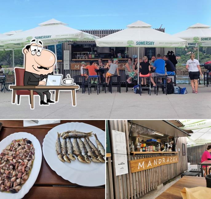 La foto della interni e cibo di Mandraček Strunjan