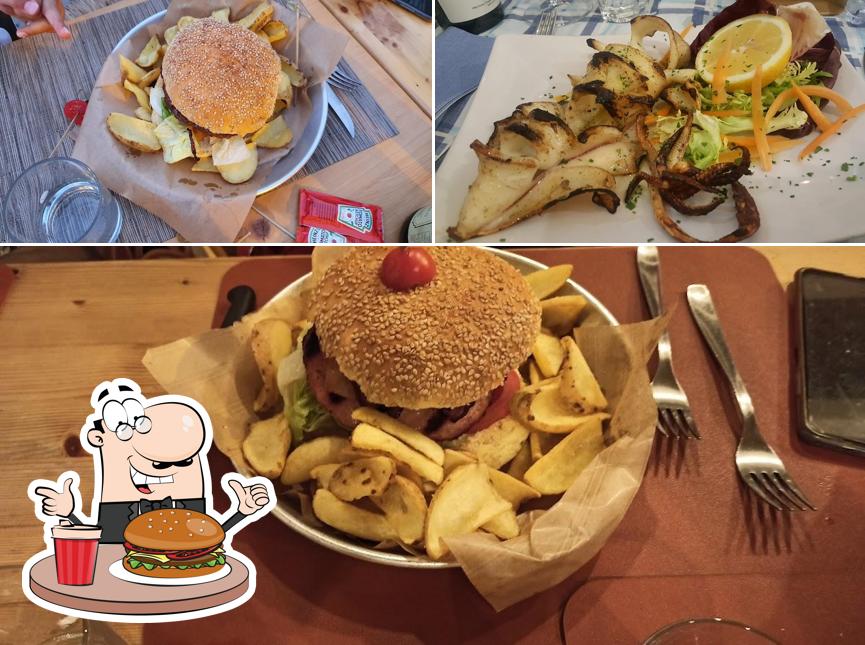 Prova un hamburger a Locanda dei matti