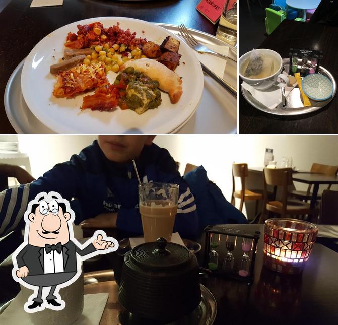 La foto della interni e cibo di Tea Shop