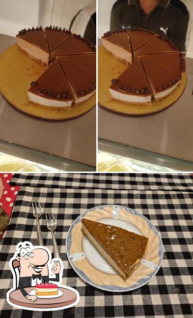 Cheesecake at WJ'S cafe