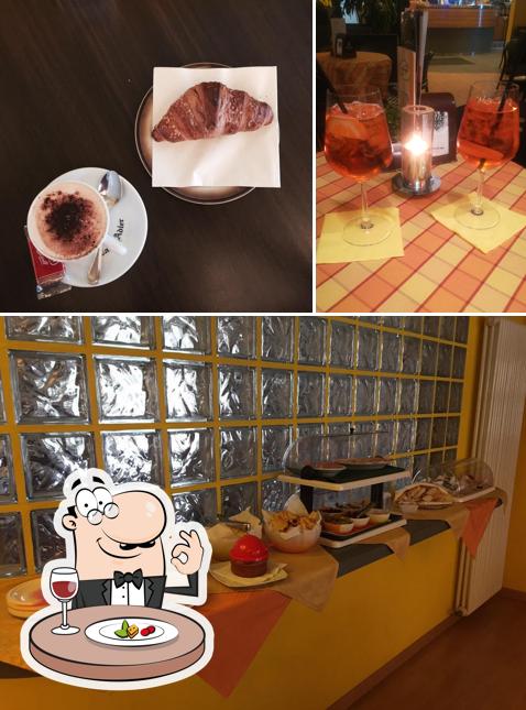 Tra le diverse cose da Bar Al Pont si possono trovare la cibo e bevanda