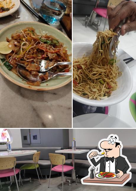 The image of Crazy Noodles’s food and interior