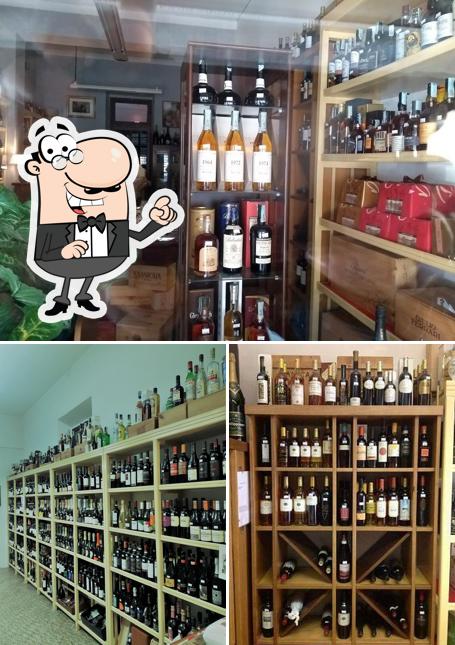 Dai un'occhiata agli interni di Enoteca Caggiati