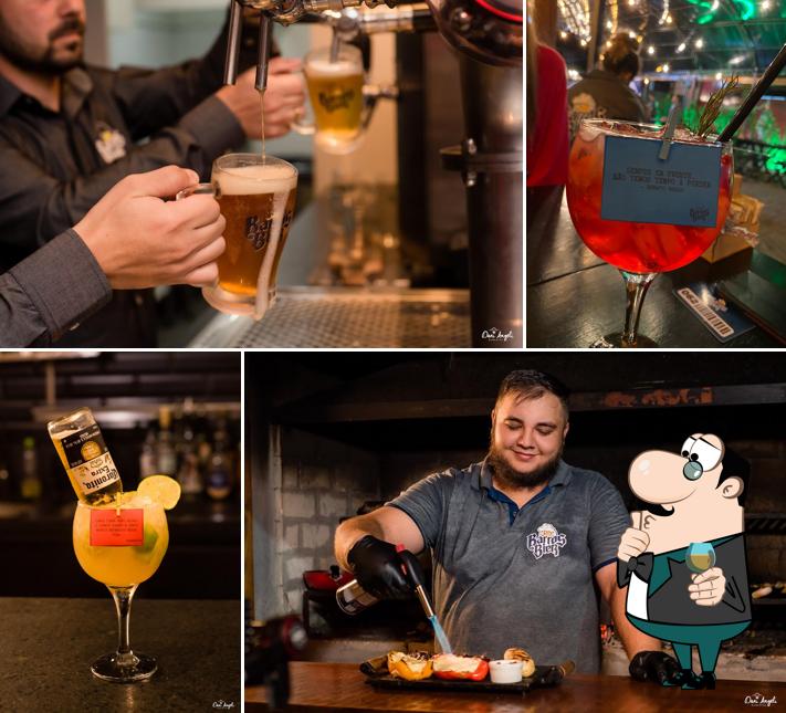 Look at the photo of Barros Bier