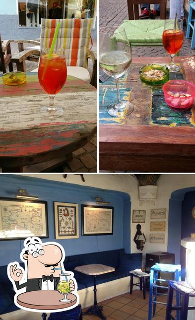 Questa è la foto che presenta la bevanda e interni di Caffè bar Mistral