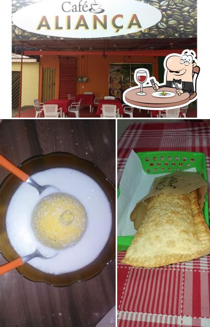 Entre diferentes coisas, comida e interior podem ser encontrados a Pizzaria Nova Aliança