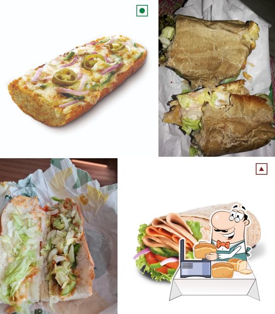 Garlic bread at Subway Lotus Boulevard