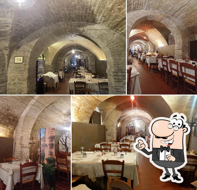 Dai un'occhiata agli interni di Osteria degli ulivi