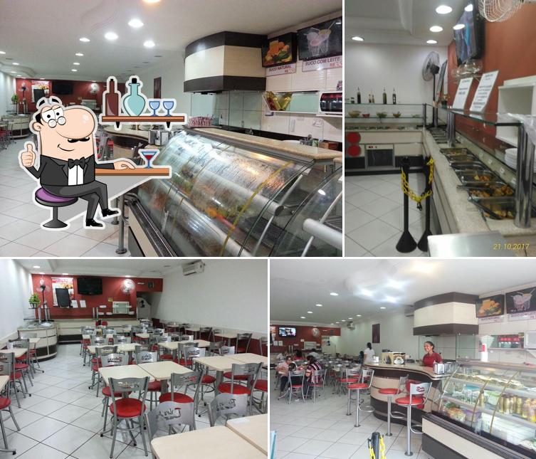 O interior do Babuska lanches