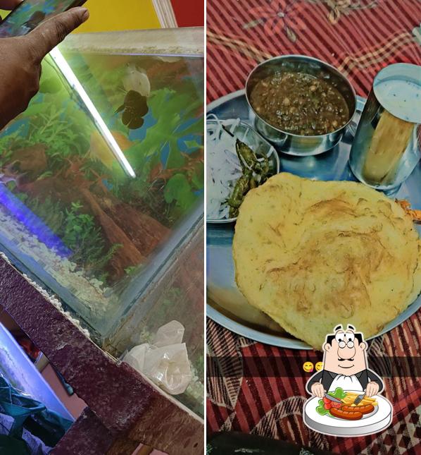 Food at Rambharose chole bhatoore