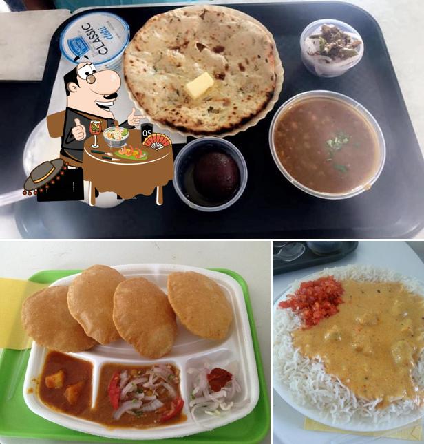 Food at Acha Khao Acha Khilao