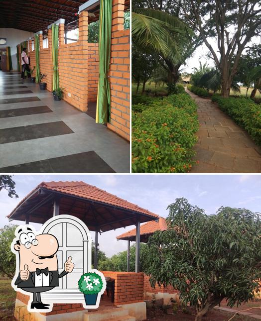 The exterior of Mango Tree Restaurant