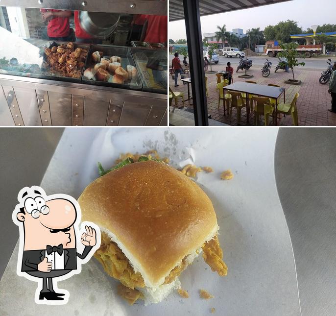Puneri Wadapav Center