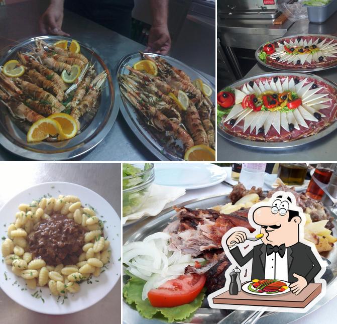 Cibo al Restaurant Gromaca /Losinj-Cres/ lamb /Spanferkel /maialino