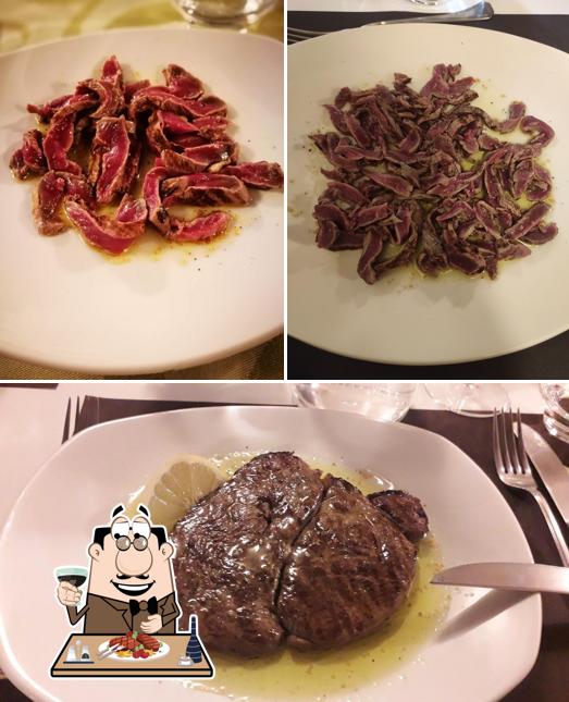 Prova i un pasto a base di carne a Osteria Degli Amici