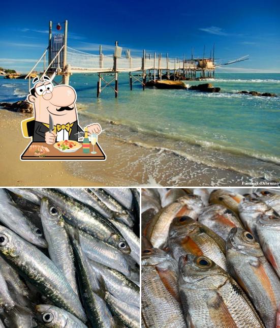 La foto di cibo e esterno da Pesce Azzurro