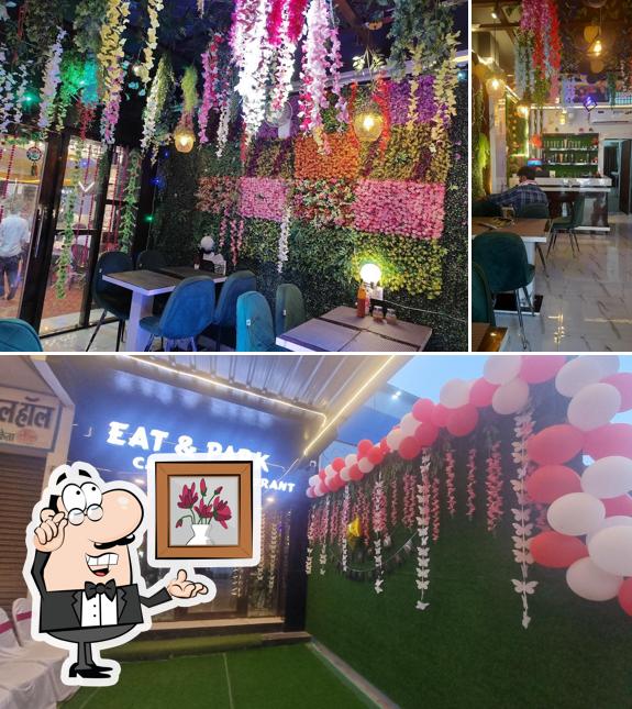 The interior of Eat & Park Cafe Restaurant