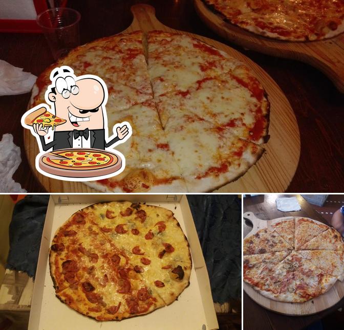 Ordina tra le svariate varianti di pizza