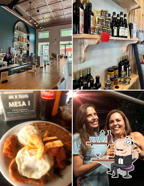 Sente em uma das mesas no Bar do Italiano