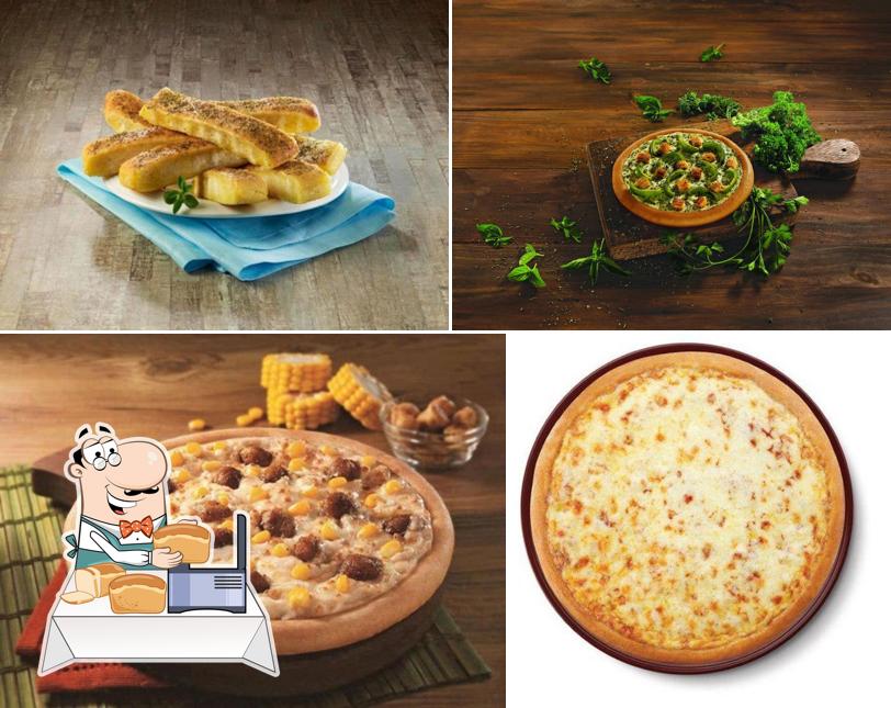Garlic bread at Domino's Pizza