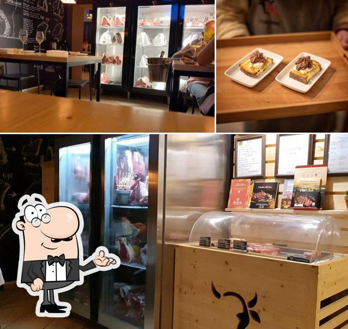 La immagine della interni e tavolo da pranzo di McManni Steak House