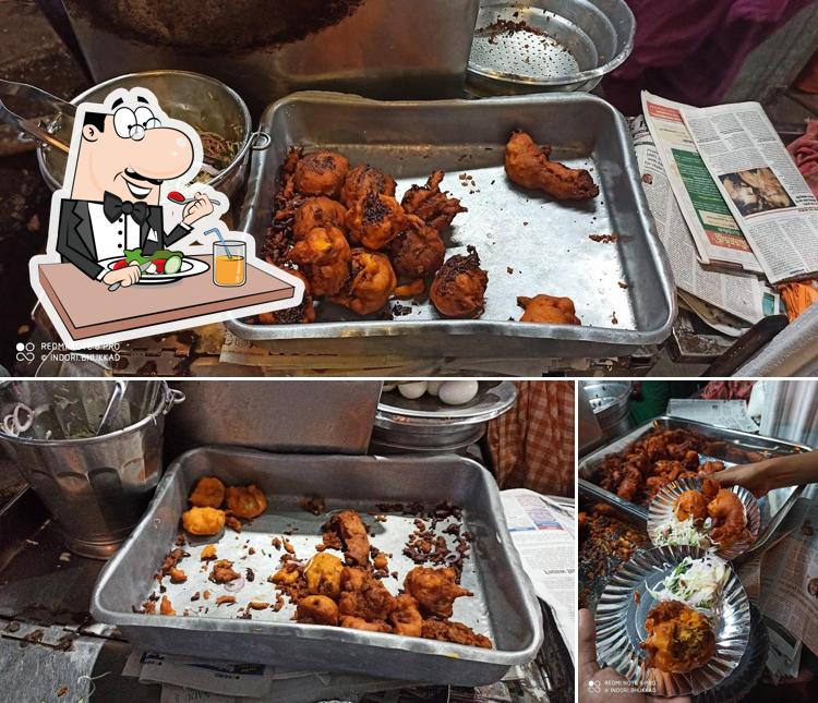 Food at Paati Kadai - Meen Bajji,Era Bajji
