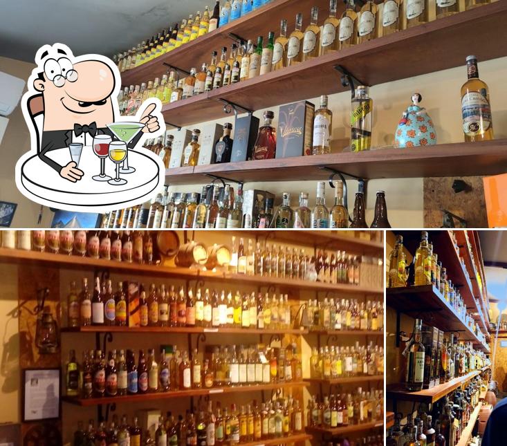 Peça uma bebida alcoólico do menu