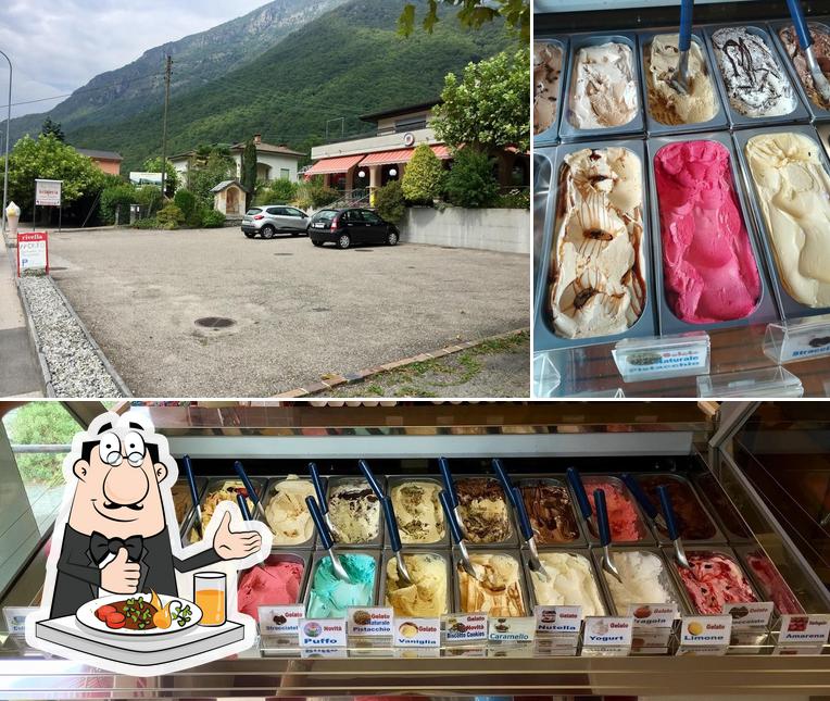 La immagine di cibo e esterno da Bar Tea-Room Portico Gelateria