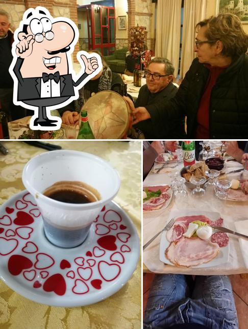 Siediti a un tavolo di La Taverna Del Carbonaro