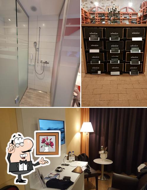 Siediti a un tavolo di Hotel Restaurant Schützen