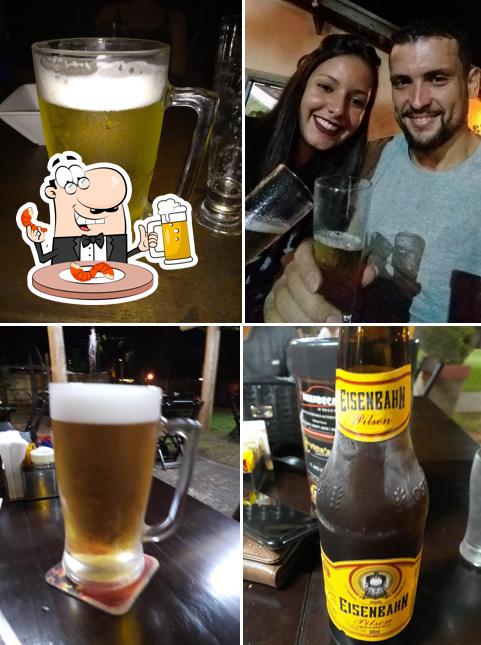 Peça um copo de cerveja leve ou escura
