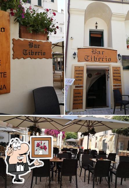 Gli interni di Bar Tiberio
