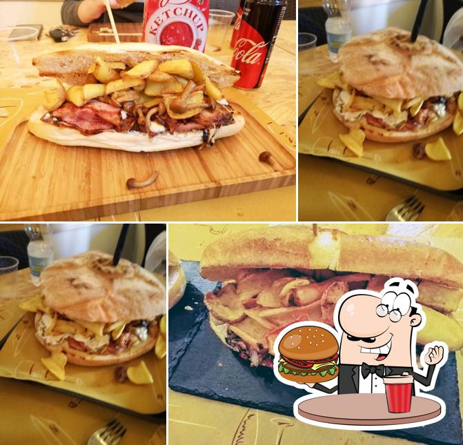 Prenditi un hamburger a Crossroad Paninoteca