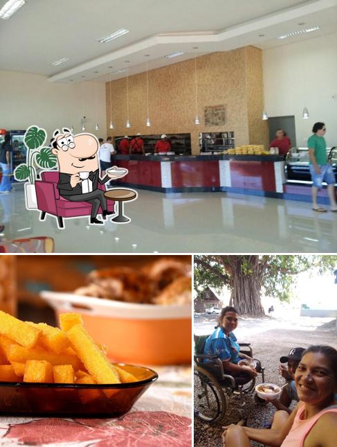 Confira a imagem mostrando interior e friso no Eskina do Frango