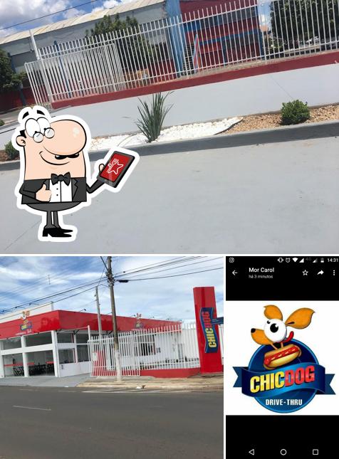 Esta é a ilustração ilustrando exterior e comida no Chic Dog
