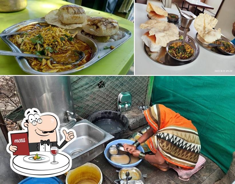 Food at Omkar misal pav center